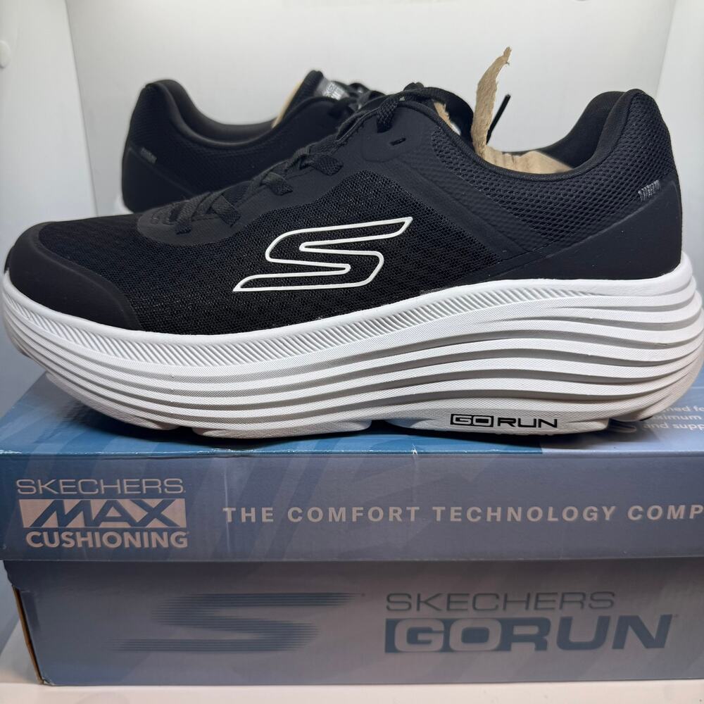 Skechers Max Cushioning Endeavour Sneakers Men's SZ US 11 Black White 220613 BKW